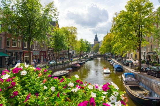 Амстердам – місто велосипедів, каналів та свободи