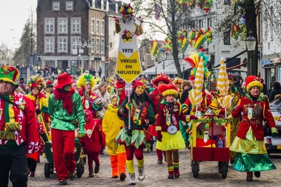Екскурс цікавими карнавальними куточками Європи