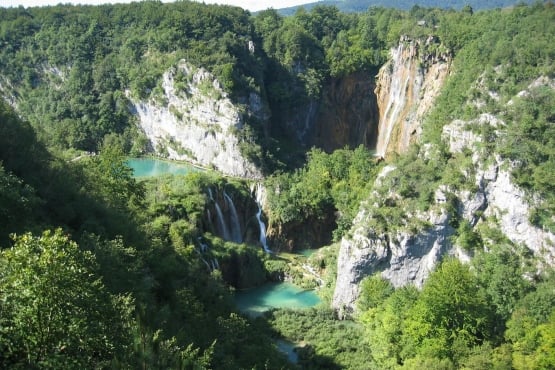 «Плитвицькі озера» – національний парк, що «народжує» водоспади