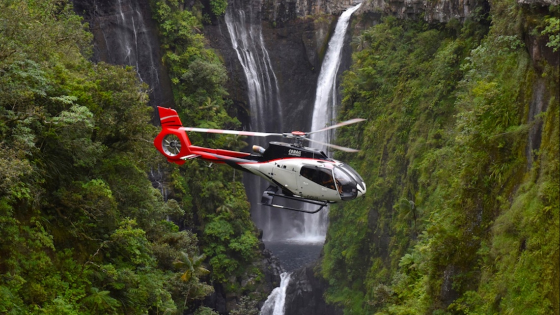 Полет на вертолете, водопад Ла-Хальда