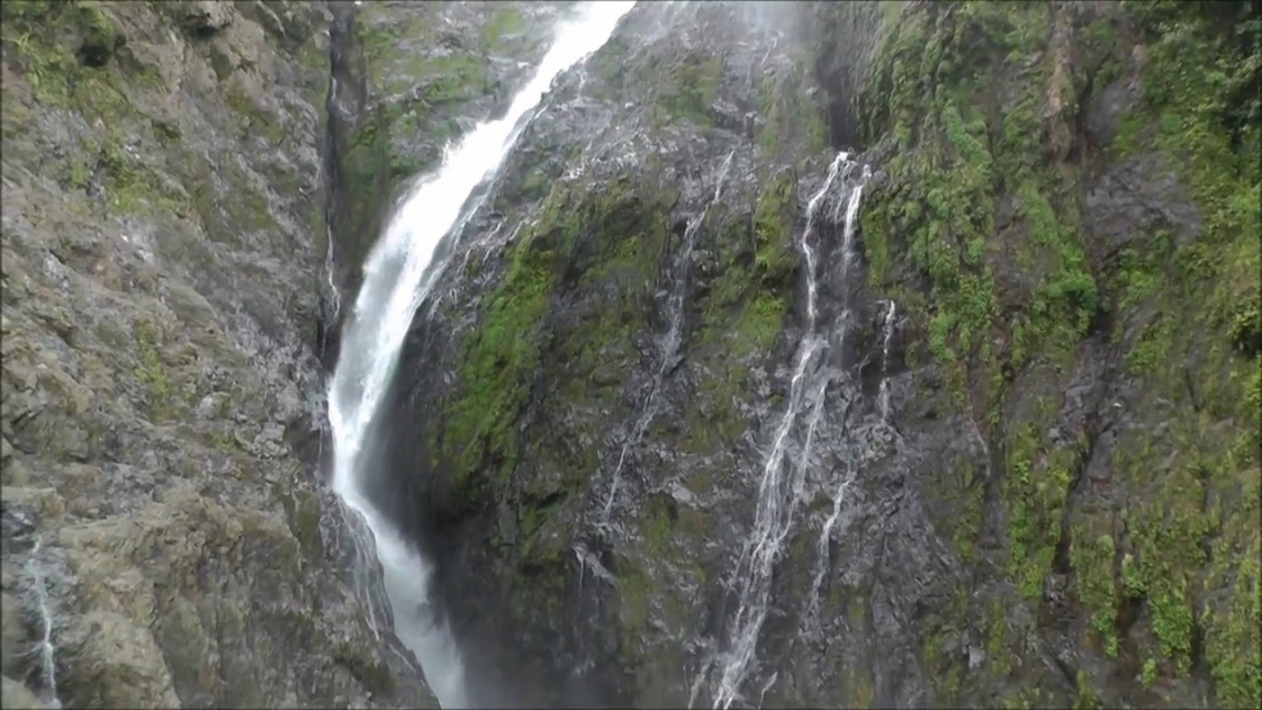 Полет на вертолете, водопад Ла-Хальда