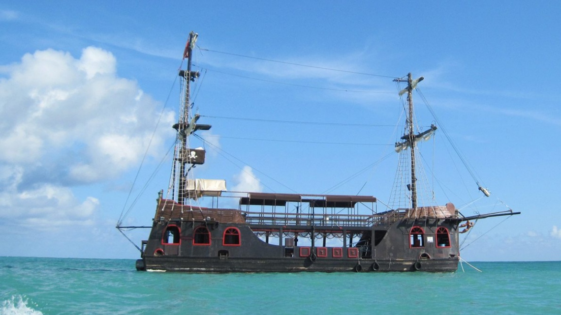 Пираты Карибского моря + плаванье с акулами и скатами