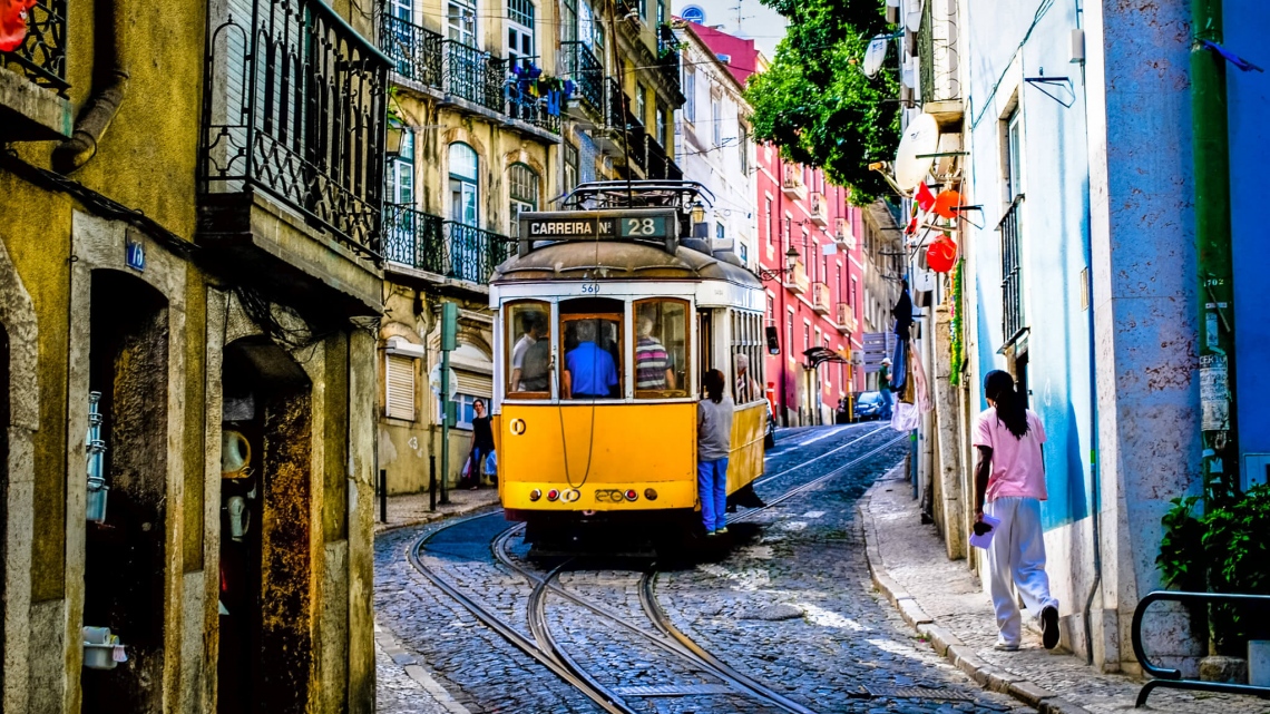 Португалия: Две столицы и отдых на океане