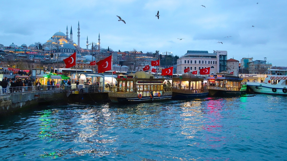 Рождество с восточным колоритом: праздничный Стамбул