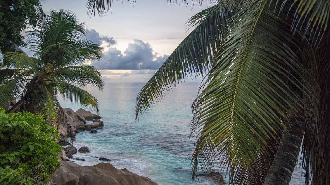 Сейшельські острови та Дубай: від пляжу до Бурджа