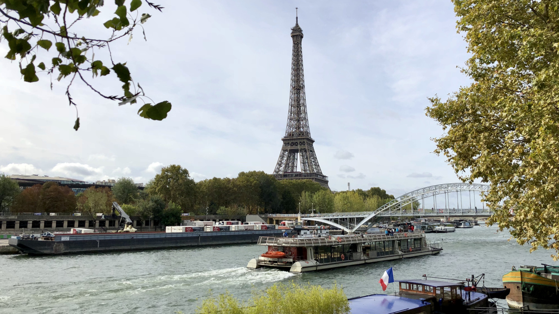 Париж та його український профіль. Авіатур