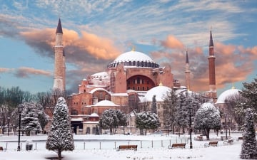 Рождество с восточным колоритом: праздничный Стамбул